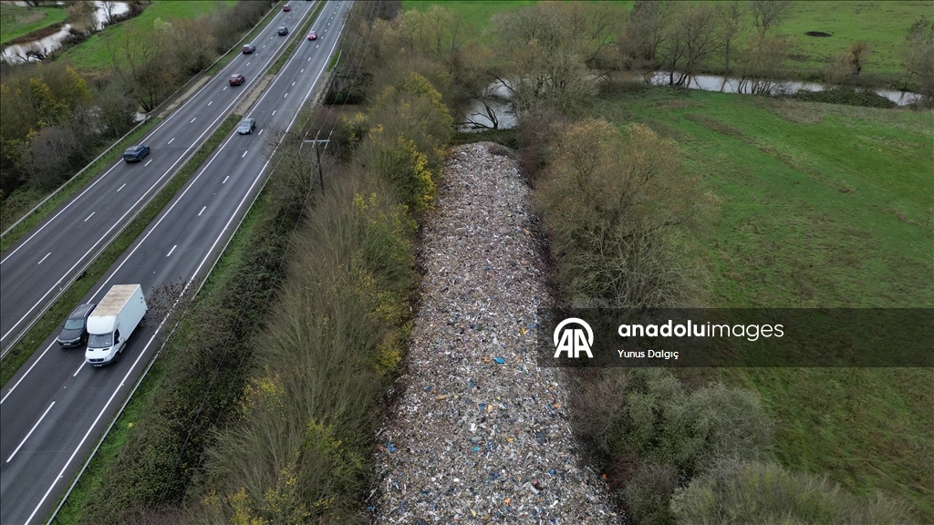 В пойму реки Черуэлл в британском Оксфордшире сбросили сотни тонн мусора