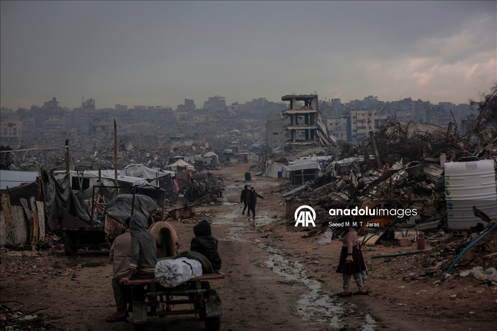 Palestinians endure harsh conditions amid rubble in Gaza