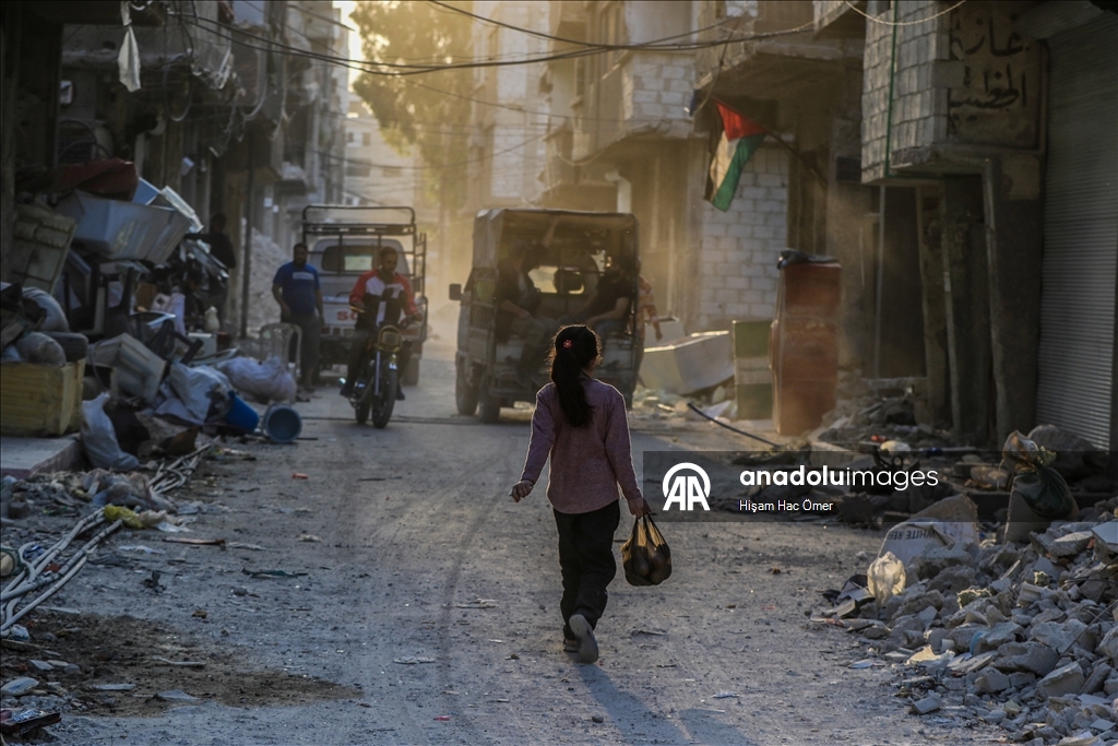 Будничная жизнь среди руин в лагере Ярмук в Дамаске
