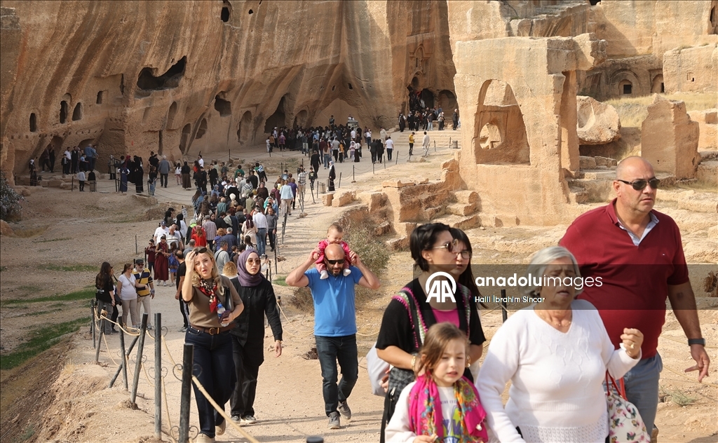 Medeniyetler şehri Mardin ara tatilde ziyaretçilerle doldu