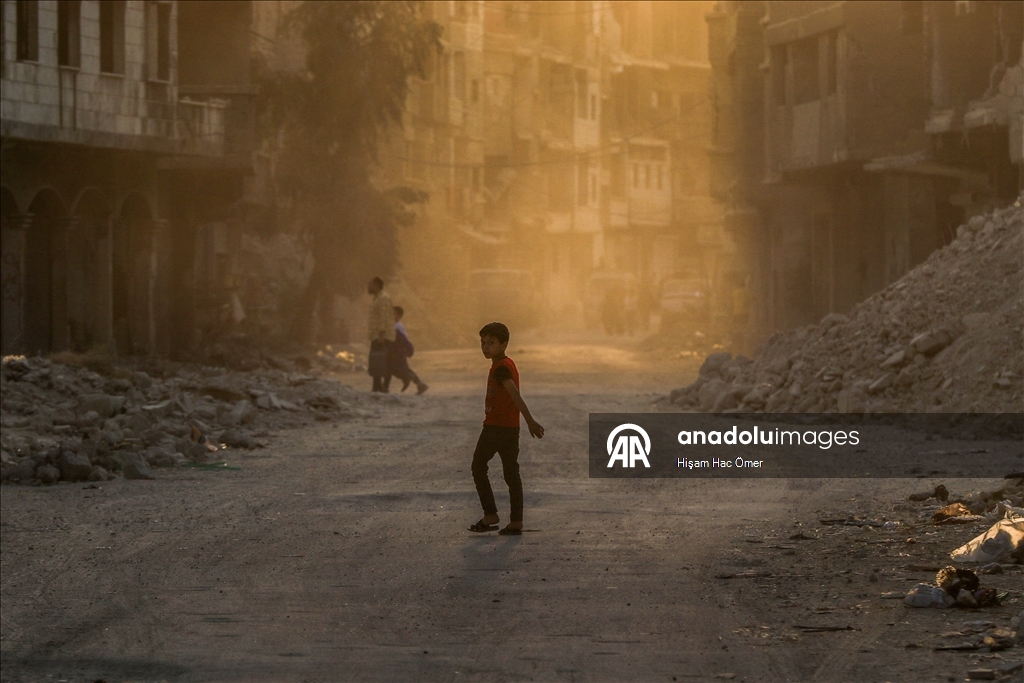 Будничная жизнь среди руин в лагере Ярмук в Дамаске