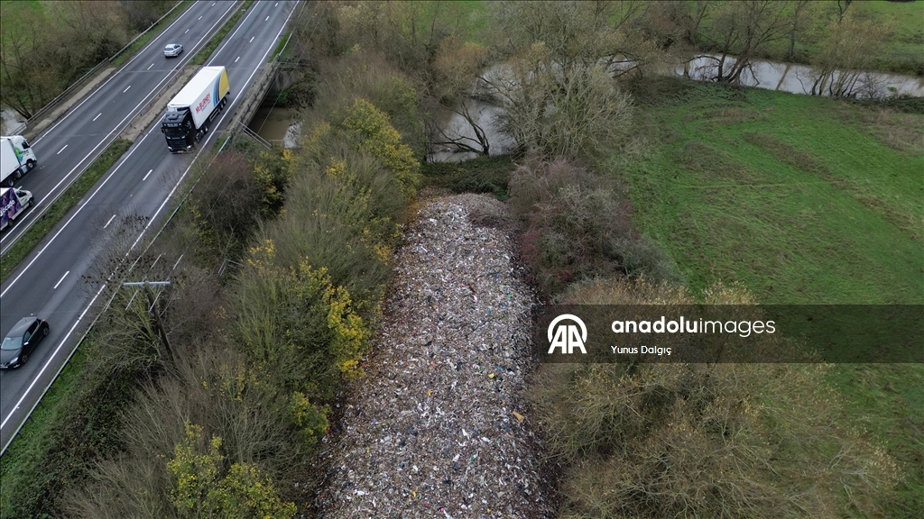 Massive mound of dumped rubbish in Oxfordshire