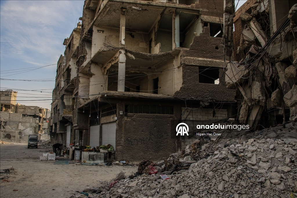 Будничная жизнь среди руин в лагере Ярмук в Дамаске