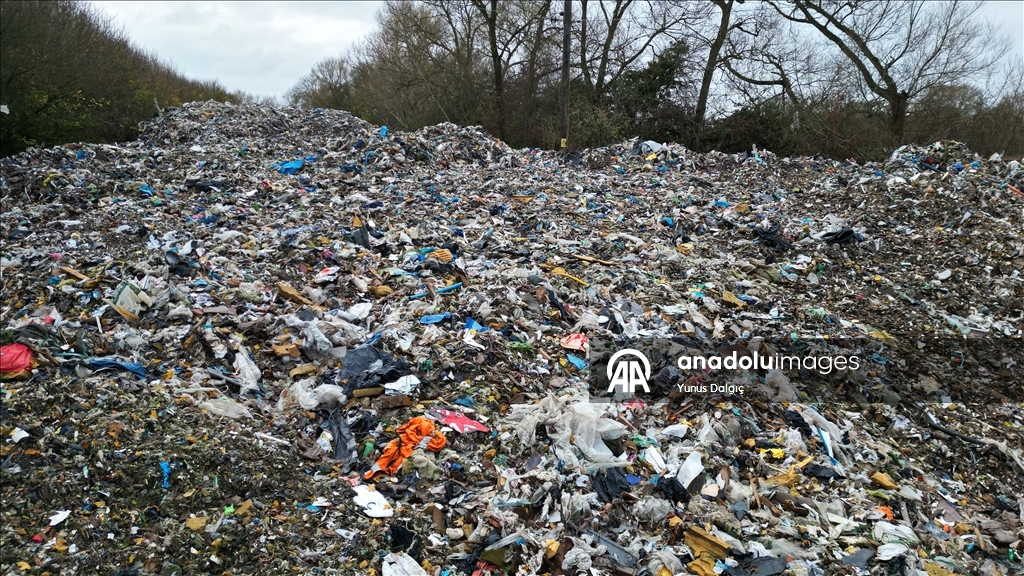 Massive mound of dumped rubbish in Oxfordshire