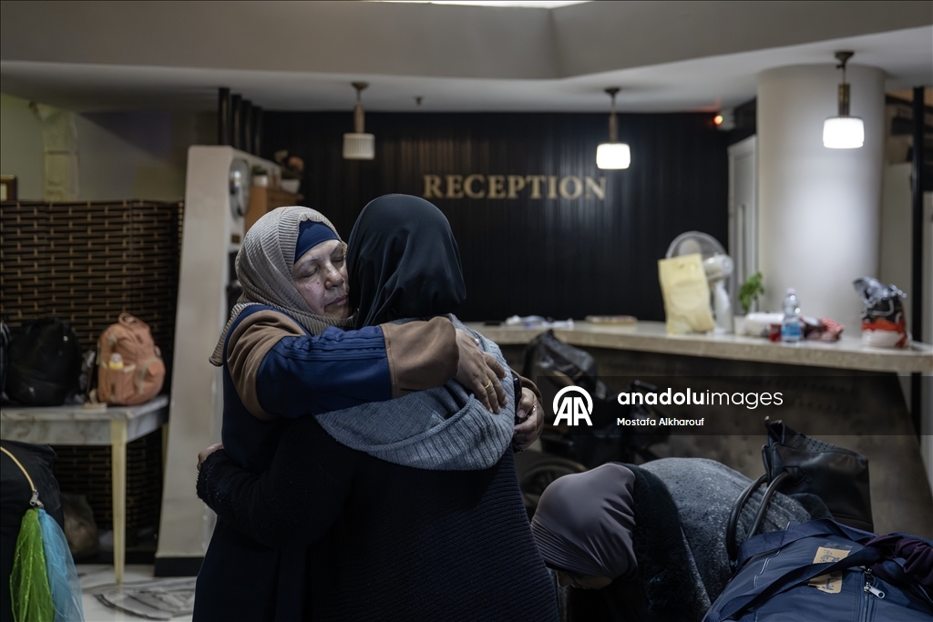 70 فلسطينيا يغادرون مستشفيات القدس عائدين إلى قطاع غزة