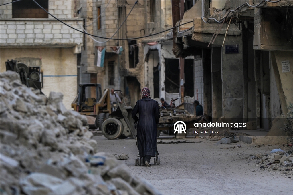 Будничная жизнь среди руин в лагере Ярмук в Дамаске
