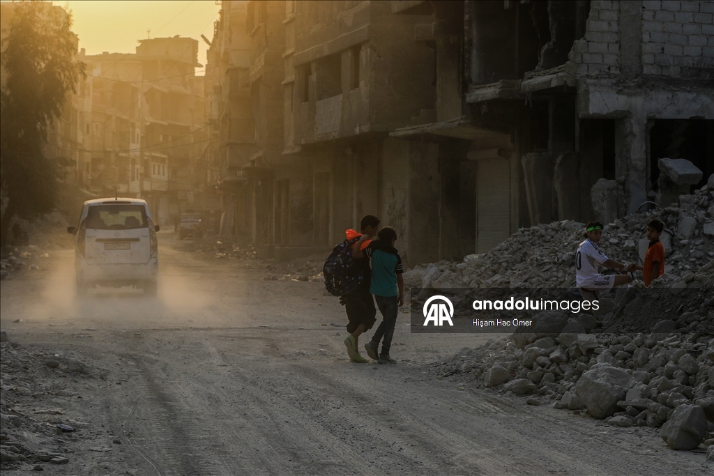Будничная жизнь среди руин в лагере Ярмук в Дамаске