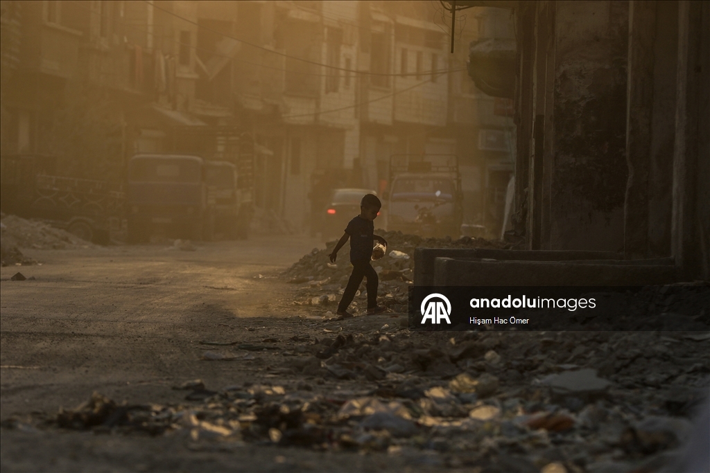 Будничная жизнь среди руин в лагере Ярмук в Дамаске