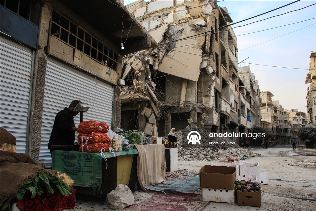 بعد سنوات الحرب.. أهالي مخيم اليرموك بدمشق يعودون لإحيائه