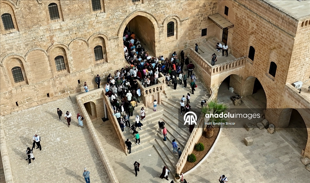 Medeniyetler şehri Mardin ara tatilde ziyaretçilerle doldu