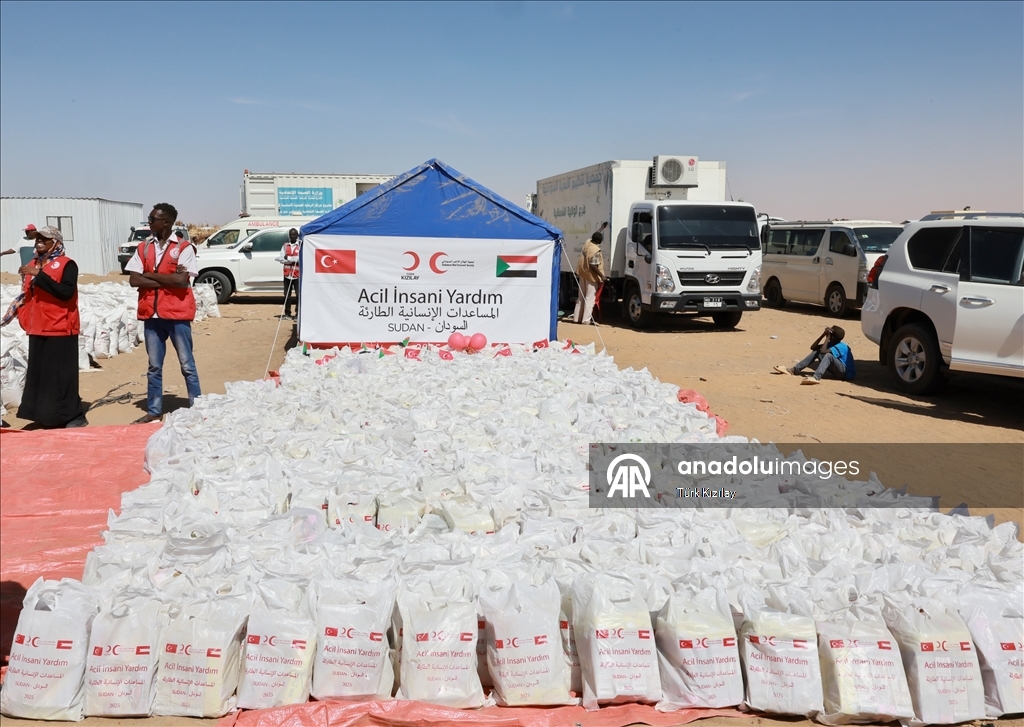 الهلال الأحمر التركي يرفع وتيرة الدعم الإنساني للنازحين في السودان