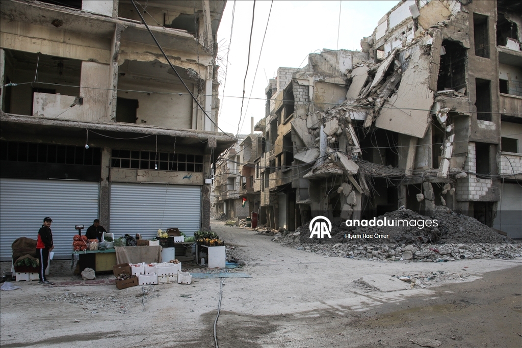 بعد سنوات الحرب.. أهالي مخيم اليرموك بدمشق يعودون لإحيائه