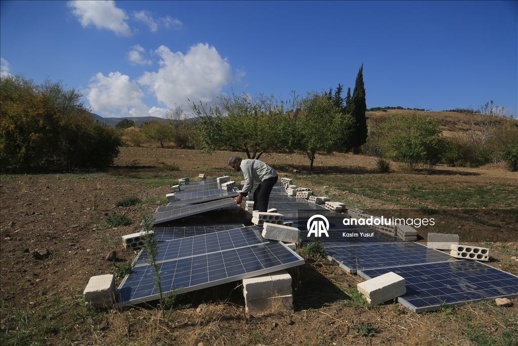 جفاف نهر العاصي يفاقم معاناة المزارعين بإدلب السورية