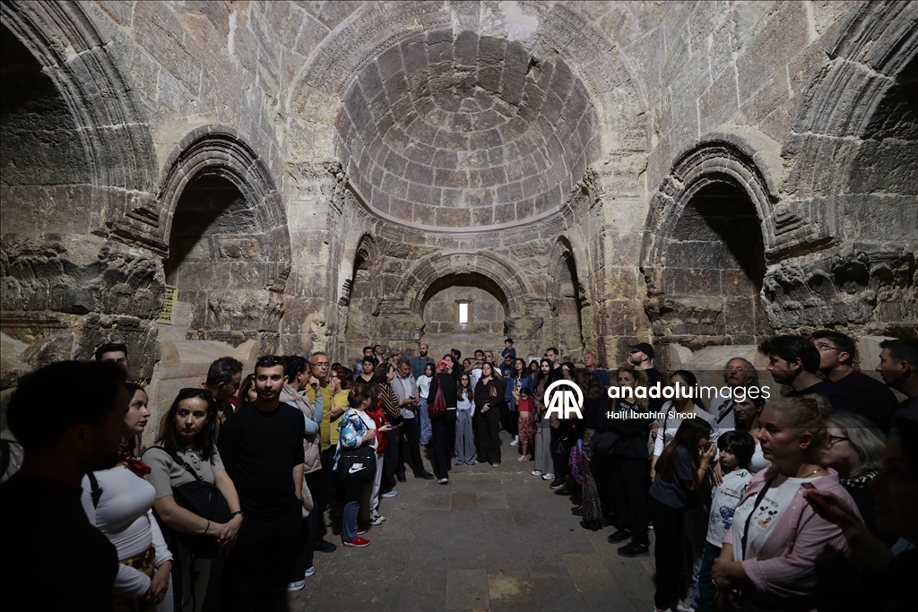 Medeniyetler şehri Mardin ara tatilde ziyaretçilerle doldu