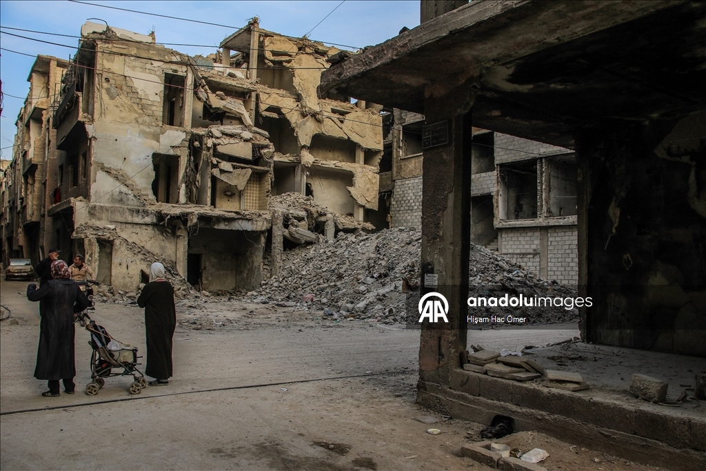 Будничная жизнь среди руин в лагере Ярмук в Дамаске