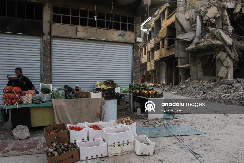 بعد سنوات الحرب.. أهالي مخيم اليرموك بدمشق يعودون لإحيائه