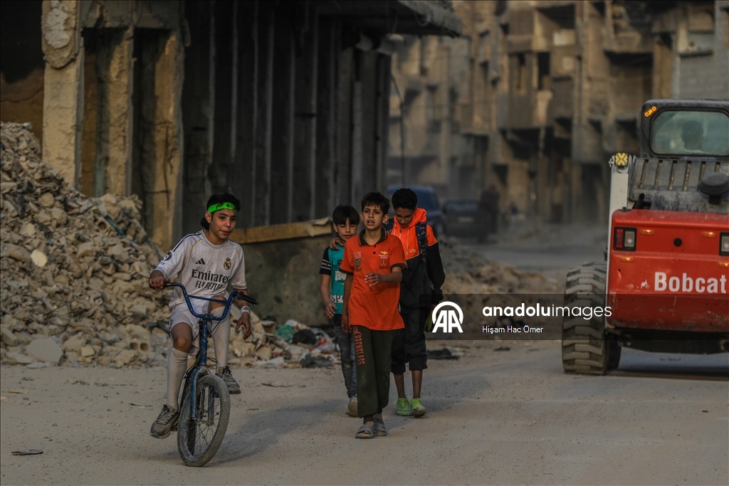 Будничная жизнь среди руин в лагере Ярмук в Дамаске