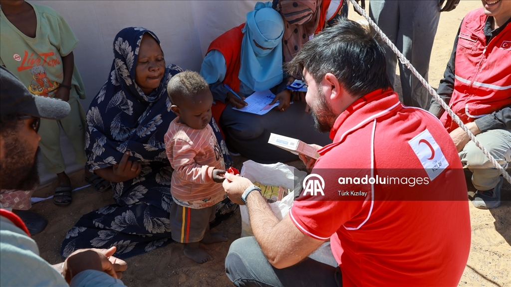الهلال الأحمر التركي يرفع وتيرة الدعم الإنساني للنازحين في السودان