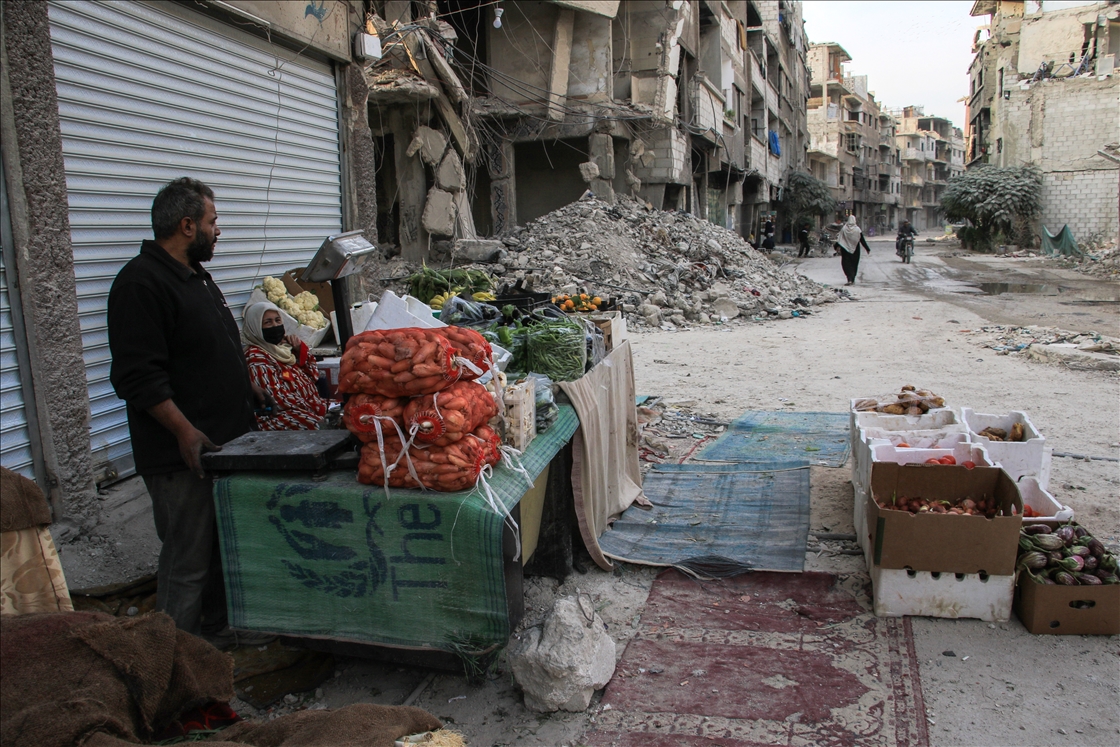 بعد سنوات الحرب.. أهالي مخيم اليرموك بدمشق يعودون لإحيائه