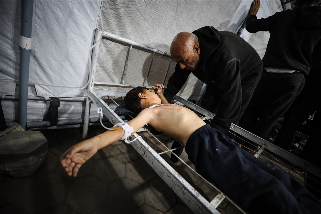 В результате израильской атаки по школе в Газе получили ранения 10 палестинцев