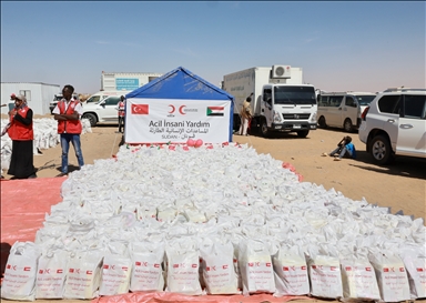 الهلال الأحمر التركي يرفع وتيرة الدعم الإنساني للنازحين في السودان