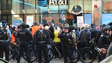Protesters rally in Chicago urging AT&T to cut ties with ICE and CBO
