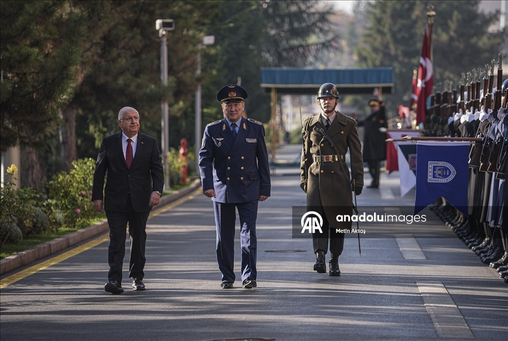 Министр национальной обороны Турции встретился с казахстанским коллегой