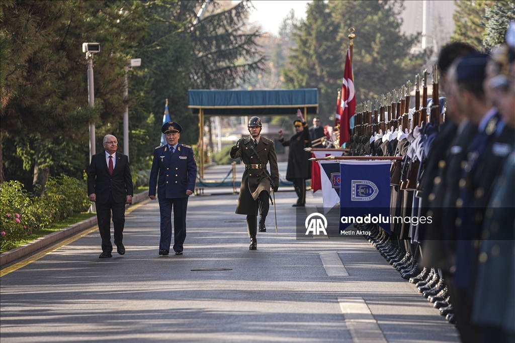 Министр национальной обороны Турции встретился с казахстанским коллегой