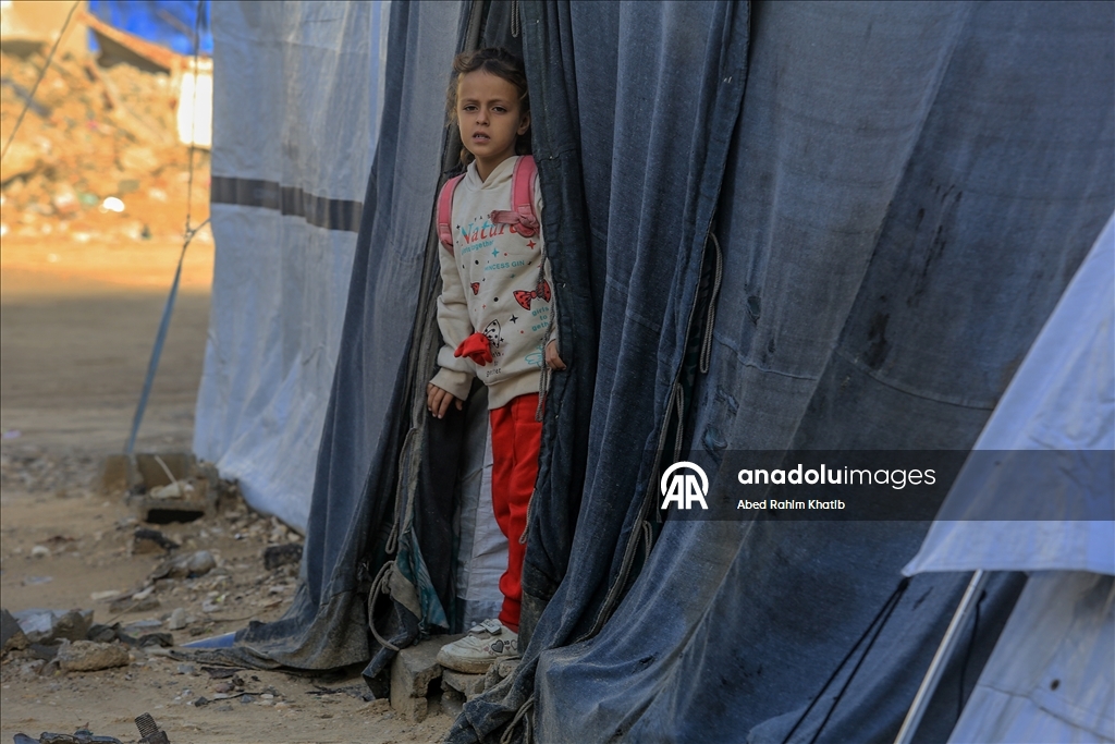 В Газе дожди затопили палатки перемещенных палестинцев