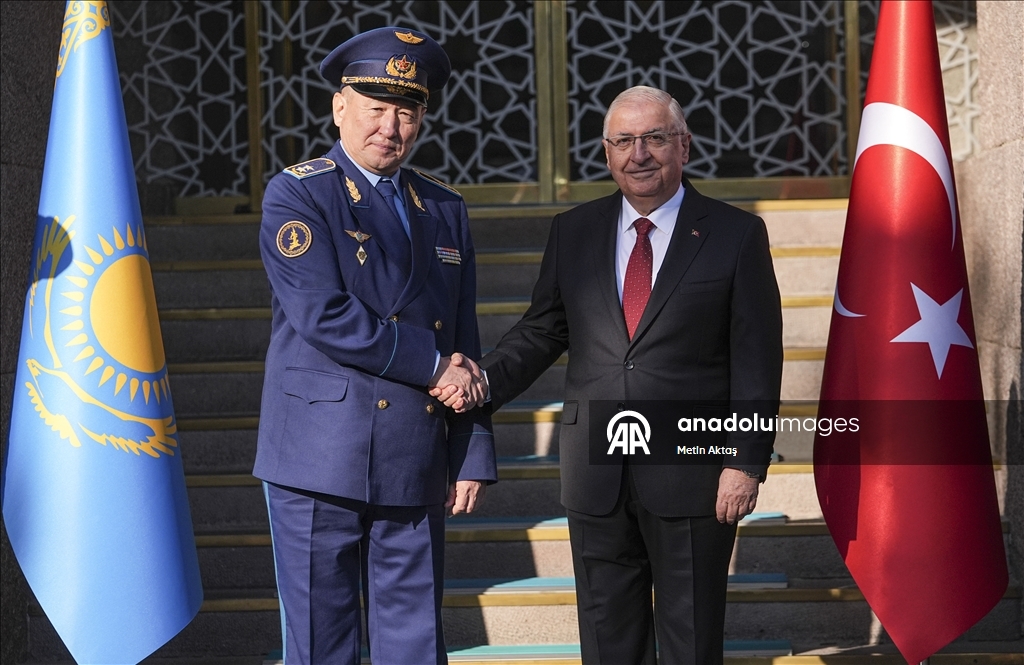 Министр национальной обороны Турции встретился с казахстанским коллегой