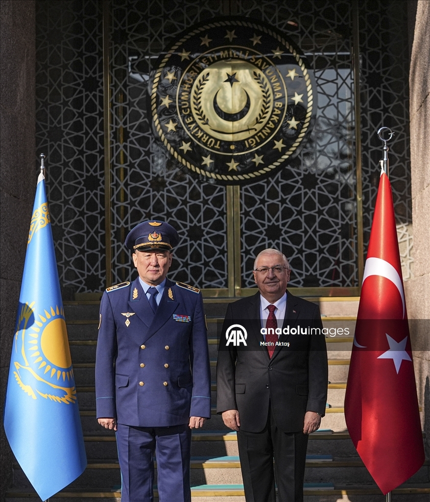 Министр национальной обороны Турции встретился с казахстанским коллегой