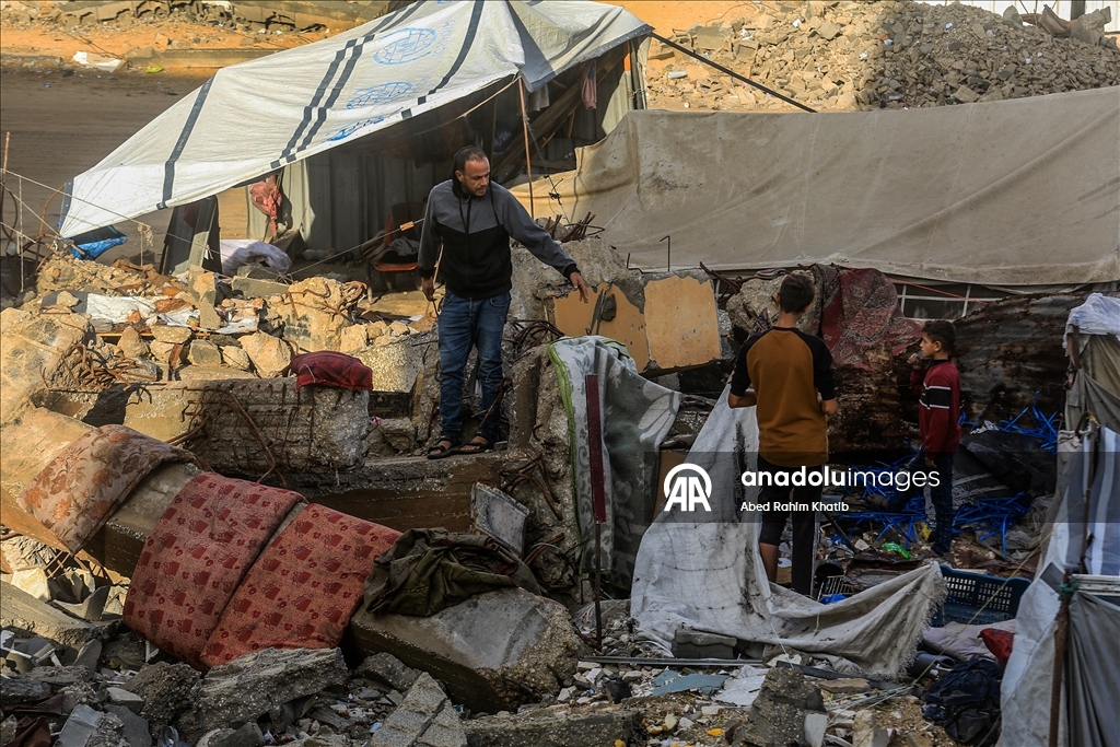 В Газе дожди затопили палатки перемещенных палестинцев