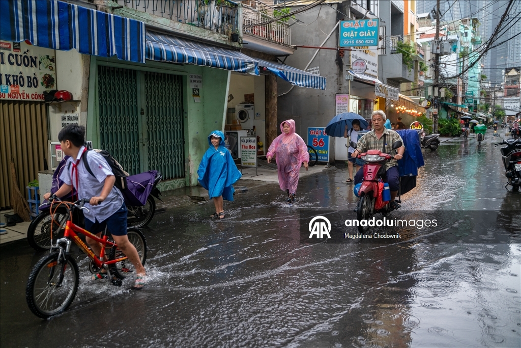 Vietnam'da yoğun yağış su baskınlarına yol açtı