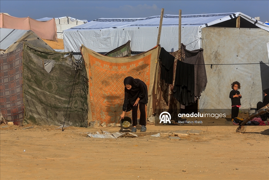 Displaced Palestinian families in Gaza struggle with adverse weather conditions