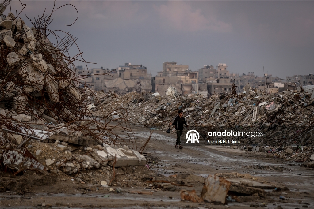 Палестинские семьи в Газе вынуждены жить среди руин