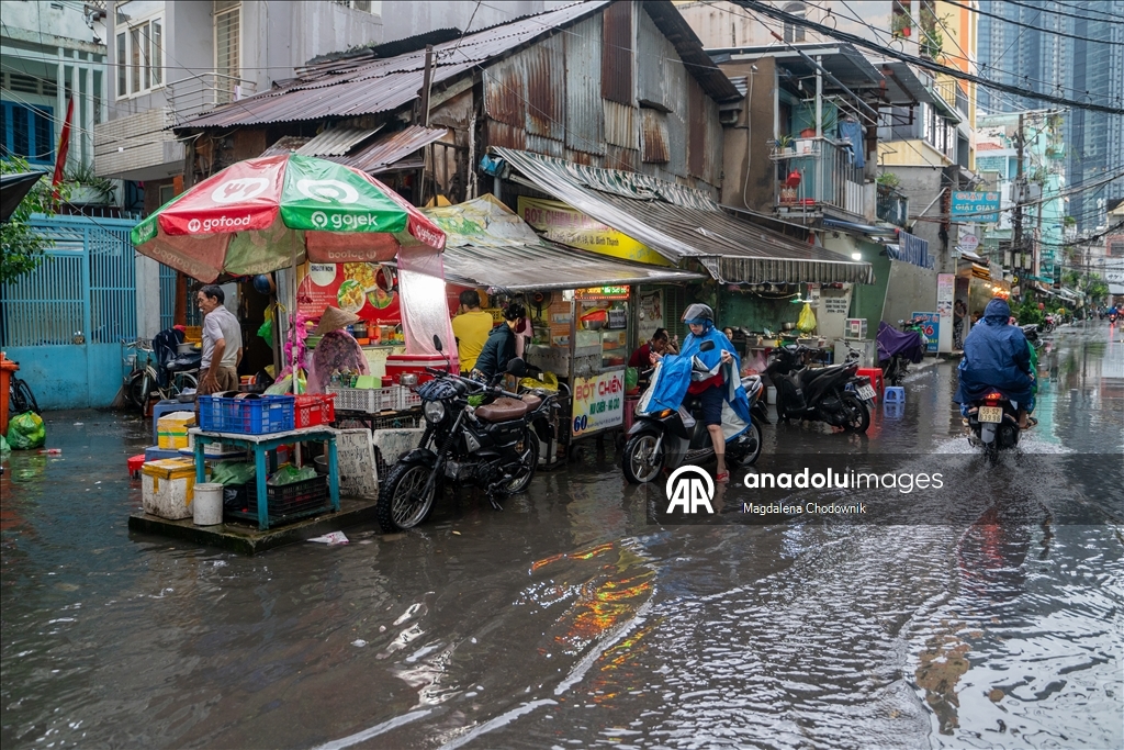 Vietnam'da yoğun yağış su baskınlarına yol açtı