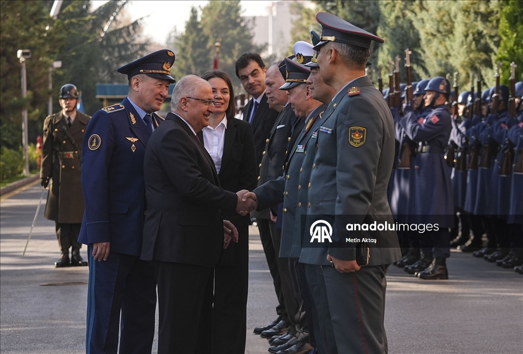 Министр национальной обороны Турции встретился с казахстанским коллегой
