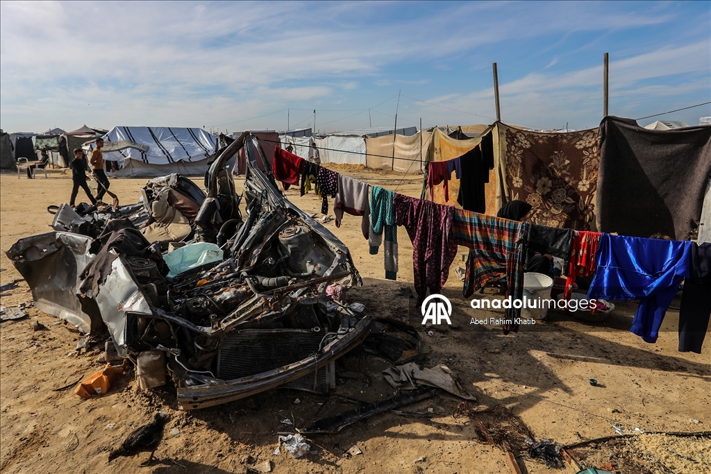 Displaced Palestinian families in Gaza struggle with adverse weather conditions