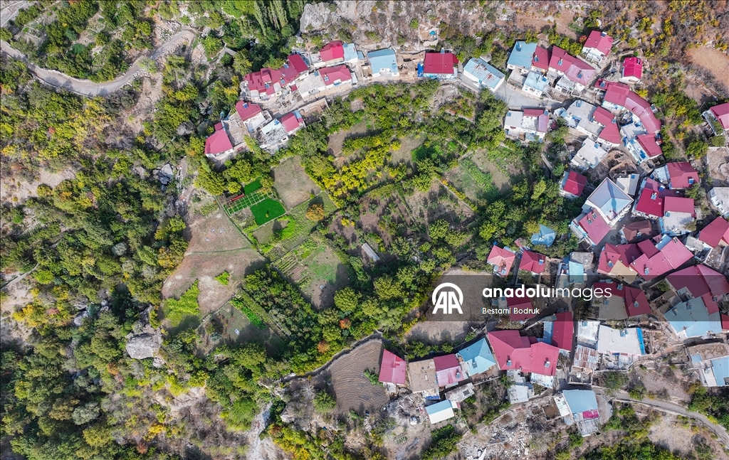 Jinên Diyarbekirî dest bi çêkirina tirşê hinaran kirin