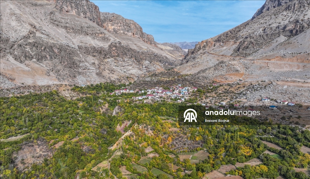 Jinên Diyarbekirî dest bi çêkirina tirşê hinaran kirin