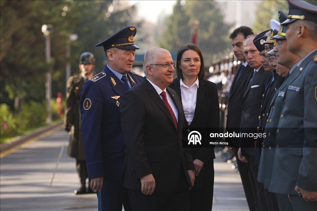 Министр национальной обороны Турции встретился с казахстанским коллегой