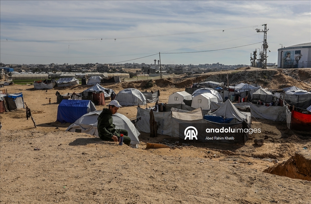 Displaced Palestinian families in Gaza struggle with adverse weather conditions