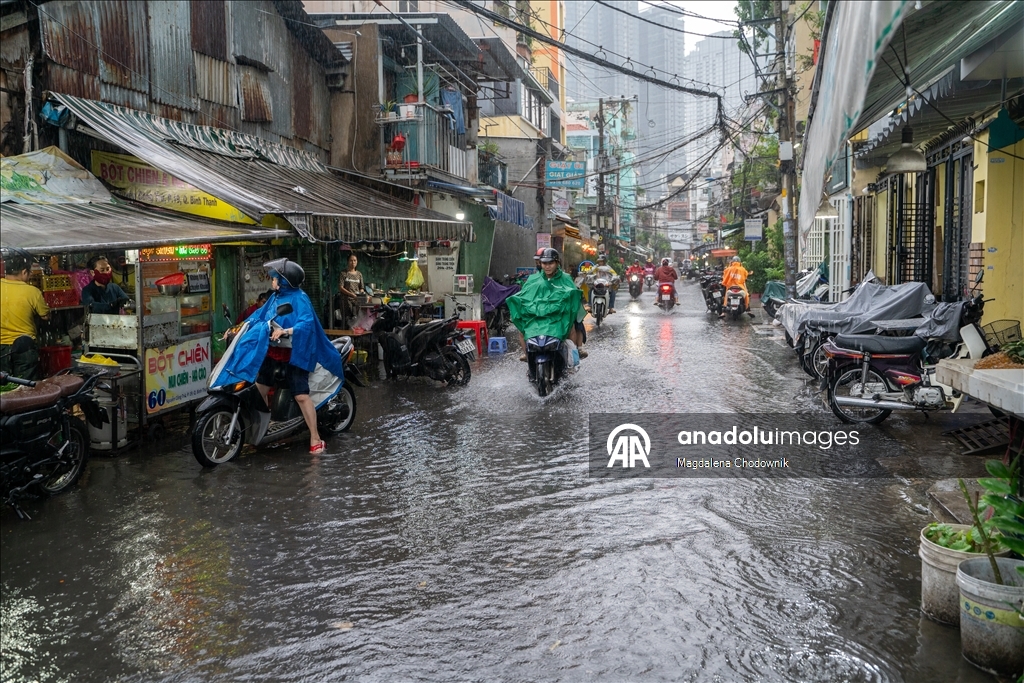 Vietnam'da yoğun yağış su baskınlarına yol açtı
