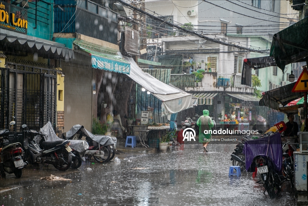 Vietnam'da yoğun yağış su baskınlarına yol açtı