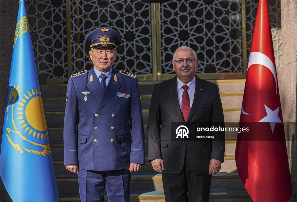 Министр национальной обороны Турции встретился с казахстанским коллегой