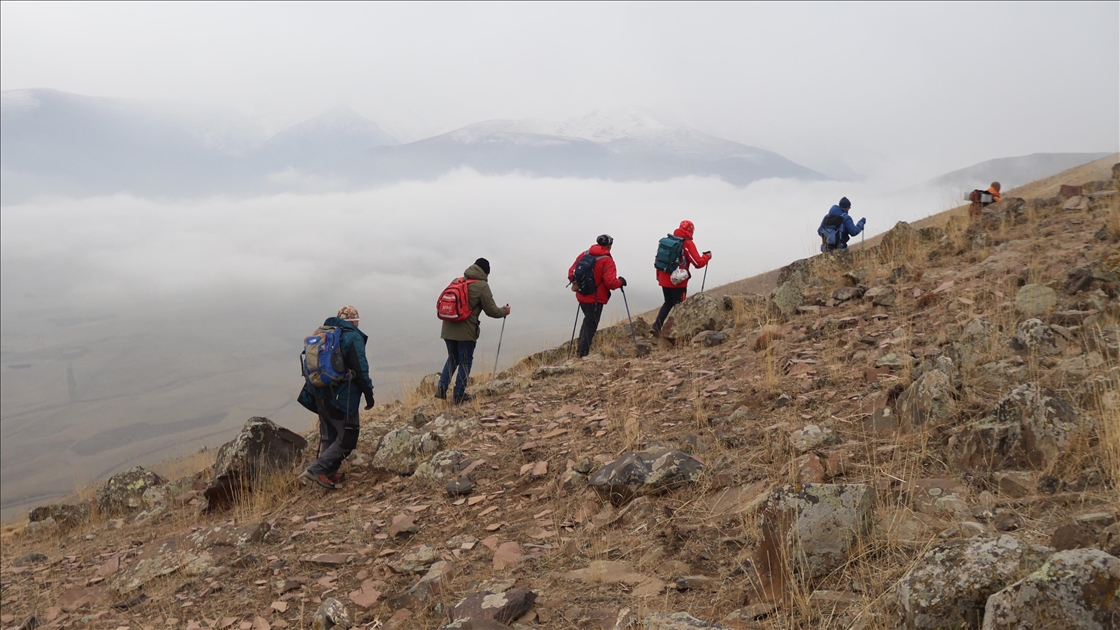 Aras Dağları sisler altında görüntülendi