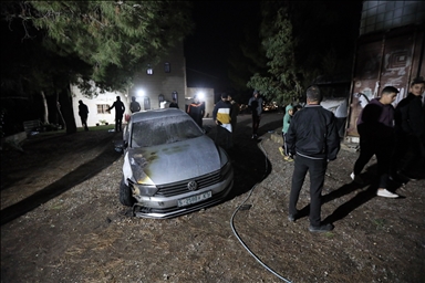 الضفة.. مستوطنون إسرائيليون يضرمون النار بمنازل وممتلكات فلسطينية