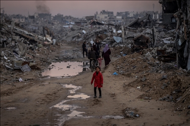 Палестинские семьи в Газе вынуждены жить среди руин