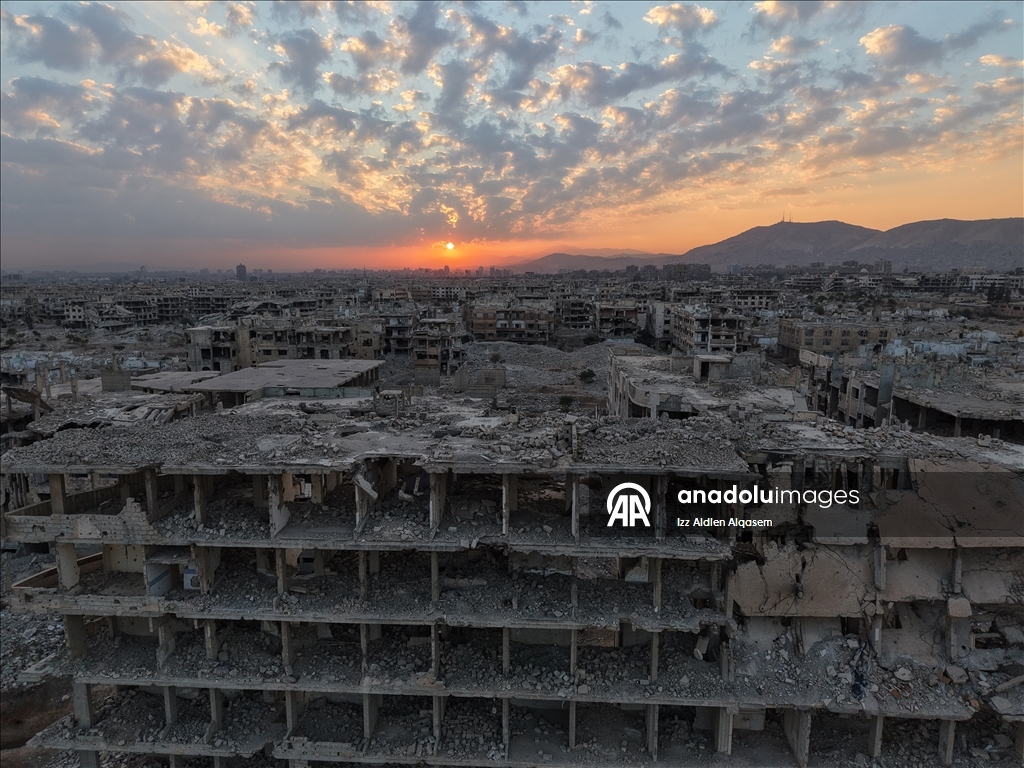 Suriye'de devrik rejimin enkaz haline getirdiği Şam'ın Cobar mahallesi