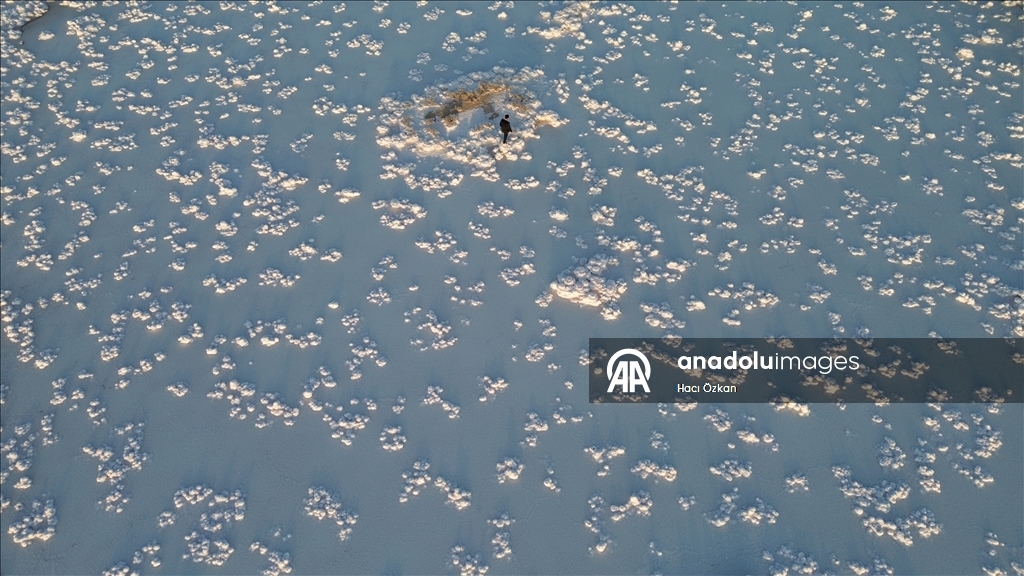 Tuz Gölü'nde oluşan kütleler fotoğraf tutkunlarının ilgisini çekiyor